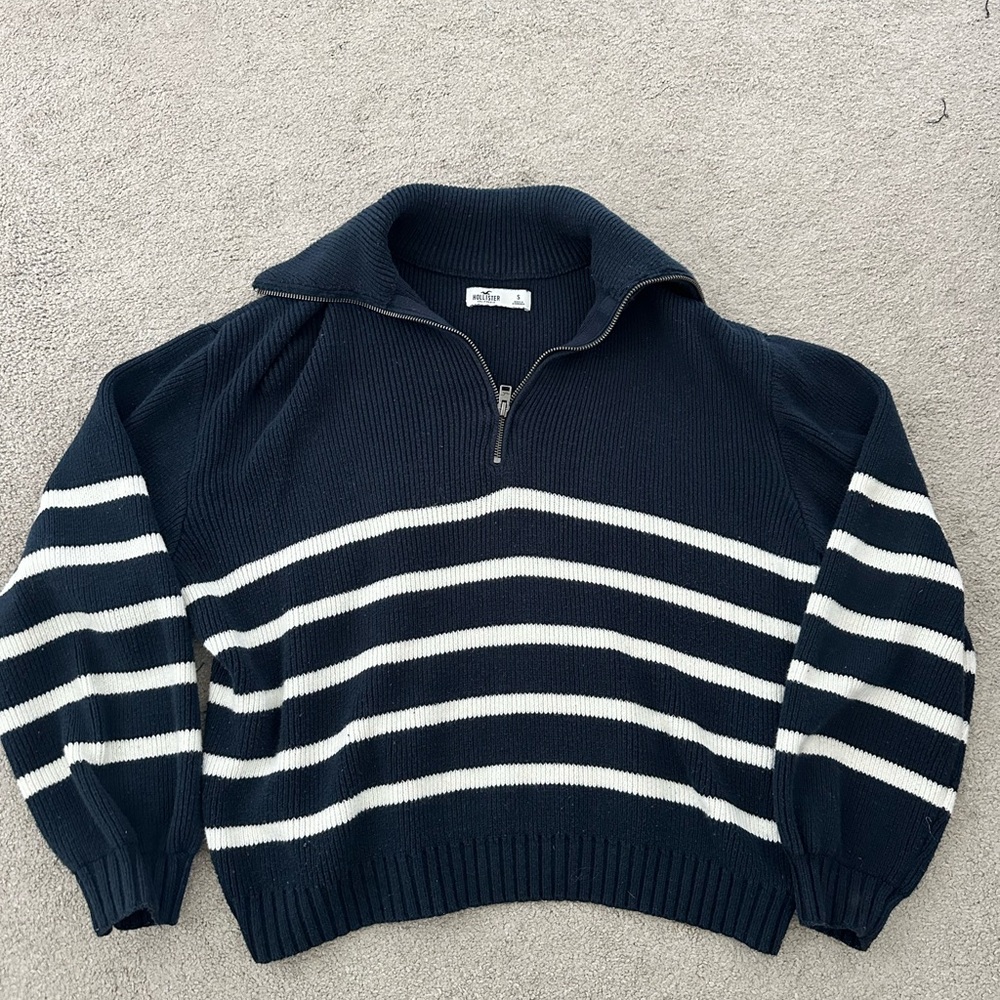 Hollister Women's Navy and White Striped Sweater